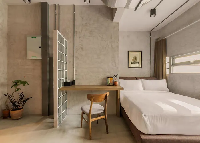 The District Ekkamai Hostel *