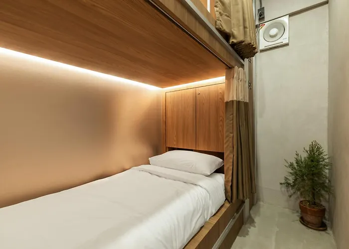 The District Ekkamai Hostel *